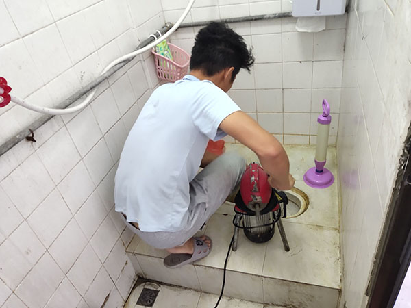 麟游管道堵塞冒臭气 专业师傅现场解决问题