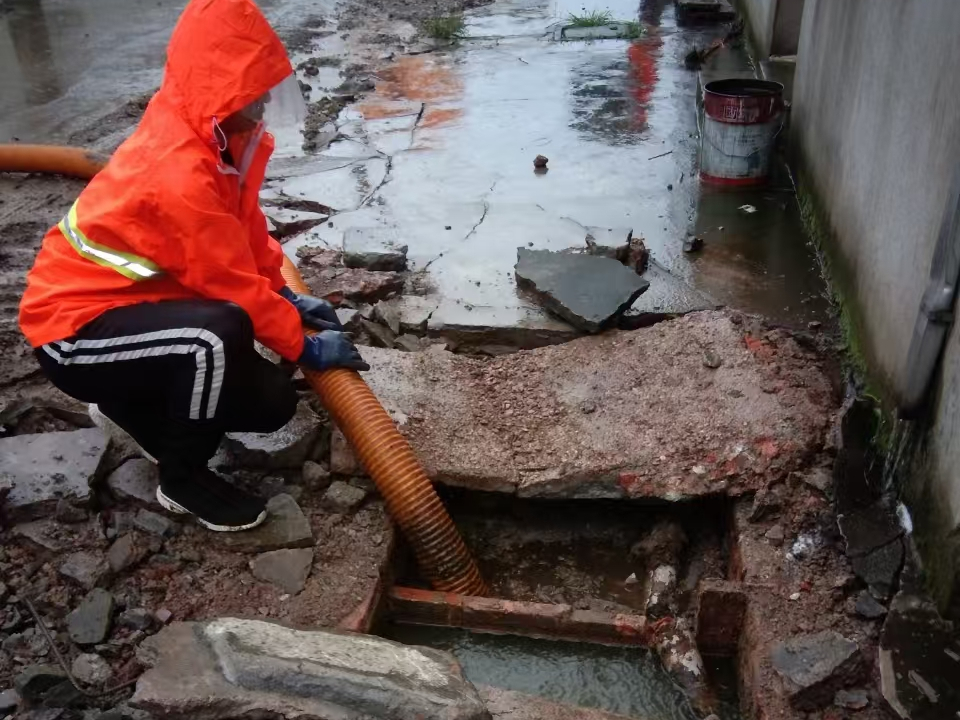 麟游专业清理污水池 炜誉市政以规范流程守护城市 “肠道”