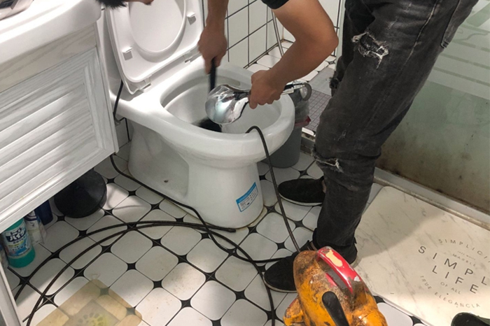 麟游马桶堵塞自己疏通还是找师傅？专业上门服务让你省时更省心